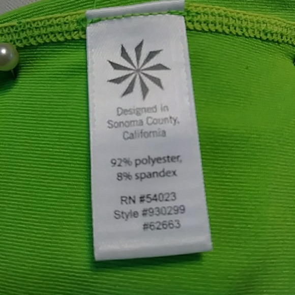 ATHLETA WORK OUT TOP - LIME GREEN SIZE SMALL - Picture 7 of 8